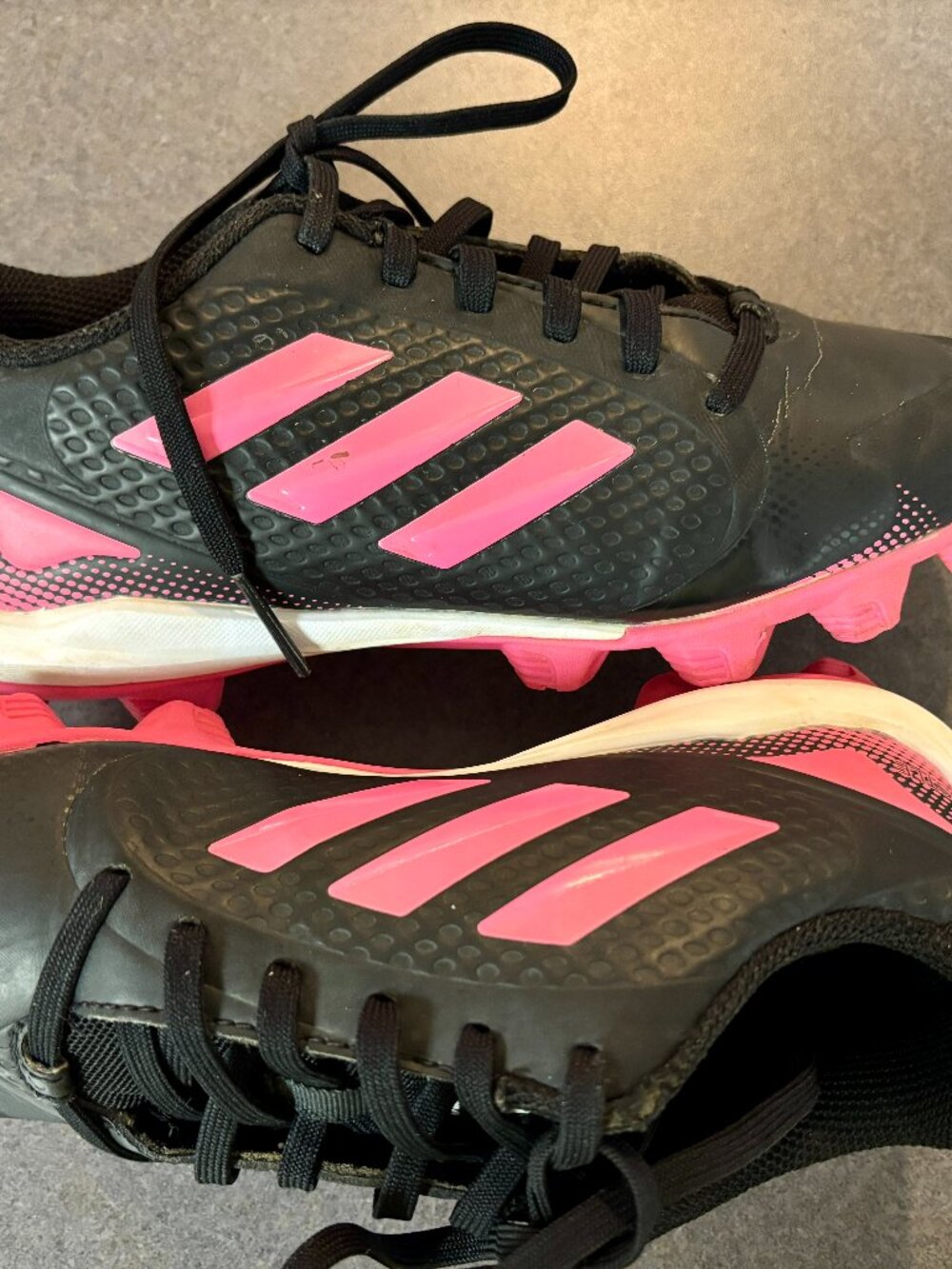 ~~Adidas Youth Kids Pure Hustle Cleats Girl Size 4 Black/Pink  *******Bottom of